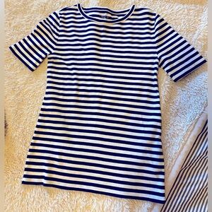 J. Crew Women’s perfect fit Navy and White striped shirt. Size medium. EUC
